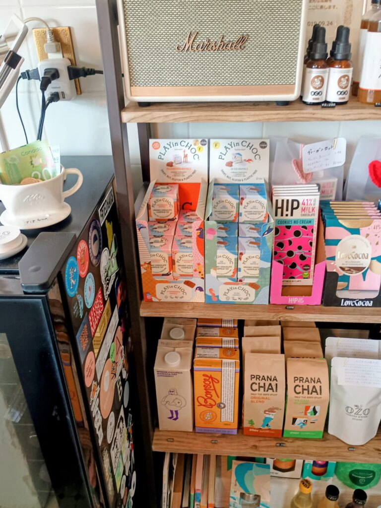 カラフルな商品棚